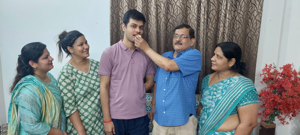 दैनिक जागरण तहसील प्रभारी तमकुहीराज के भतीजे पवन ने यूपीएससी में लहराया परचम