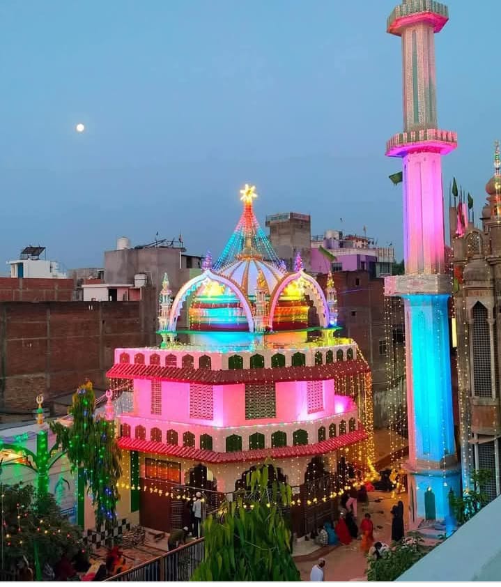 तमकुही राज में मस्तान बाबा का मुबारक उर्स मनाया गया बड़ी संख्या में लोगों ने रात भर उर्स में भाग लिया