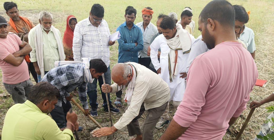 उप जिलाधिकारी के आदेश पर धारा 24 के तहत राजस्व टीम द्वारा पैमाइश कराकर विवाद का समाधान किया गया