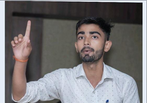 जंग के उस पार बेटा, इस पार मां : दोनों की वीरता को सलाम : आयुष सिंह