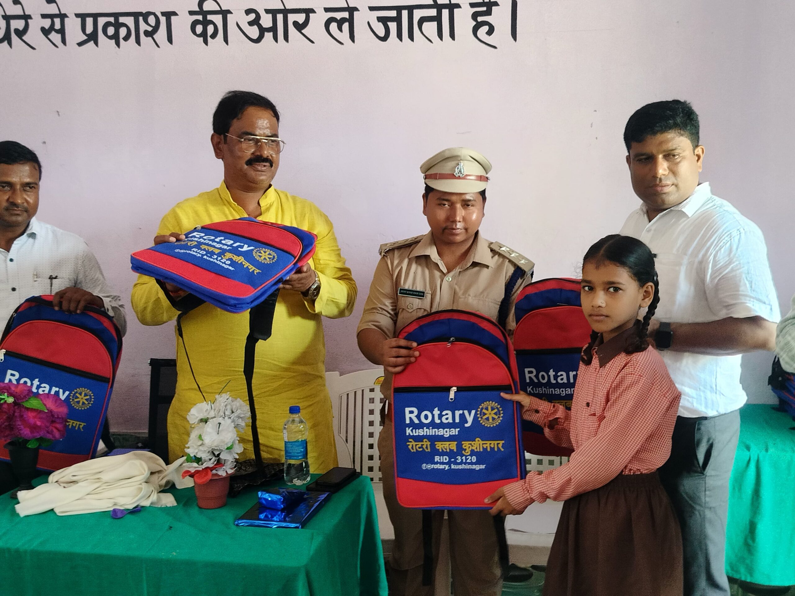 संविलयन विद्यालय मुंडेरा रतनपट्टी में वन महोत्सव 2025 के अंतर्गत ‘एक पेड़ माँ के नाम’ अभियान का आयोजन