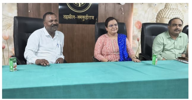 नवागत उप जिलाधिकारी व न्यायिक उप जिलाधिकारी का तमकुही राज अधिवक्ताओं के साथ परिचय मिलन कार्यक्रम संपन्न