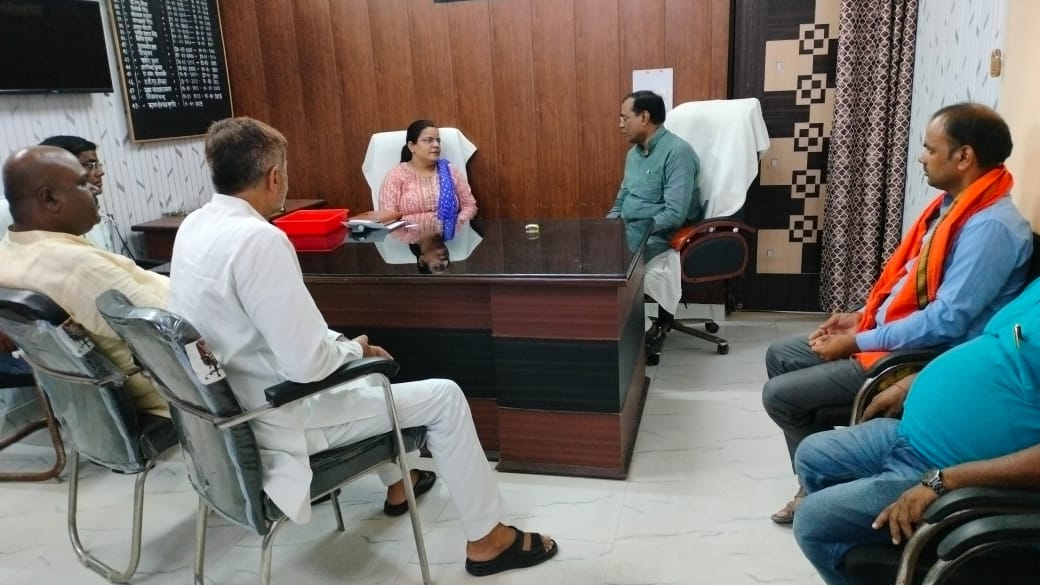 बहुउद्देशीय हब निर्माण में एनओसी मिलने में हो रहे देरी, एसडीएम से मिले फाजिलनगर विधायक