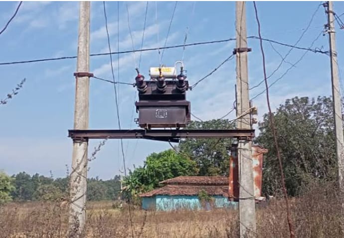 ग्रामीण क्षेत्रों में बिजली की समस्या वर्तमान में एक महत्वपूर्ण मुद्दा बन चुकी है जो ग्रामीण अर्थव्यवस्था पर प्रभाव डाल रही है